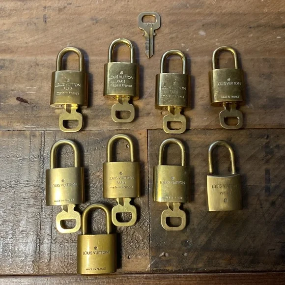 LOUIS VUITTON LOCKS & KEYS 🔐 🔑 - Picture 3 of 5